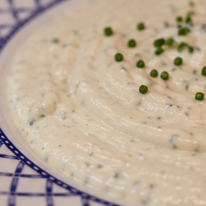 sauce cremeuse au raifort facile, plat fini