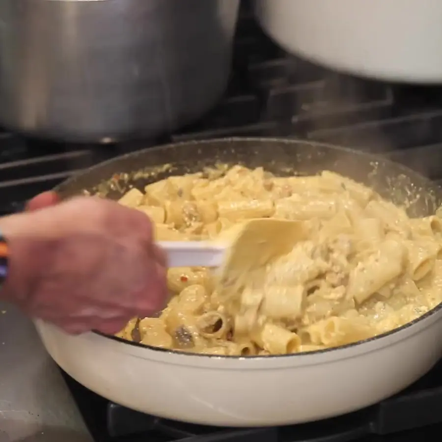 creamy pasta alla norcina without cream, step 5