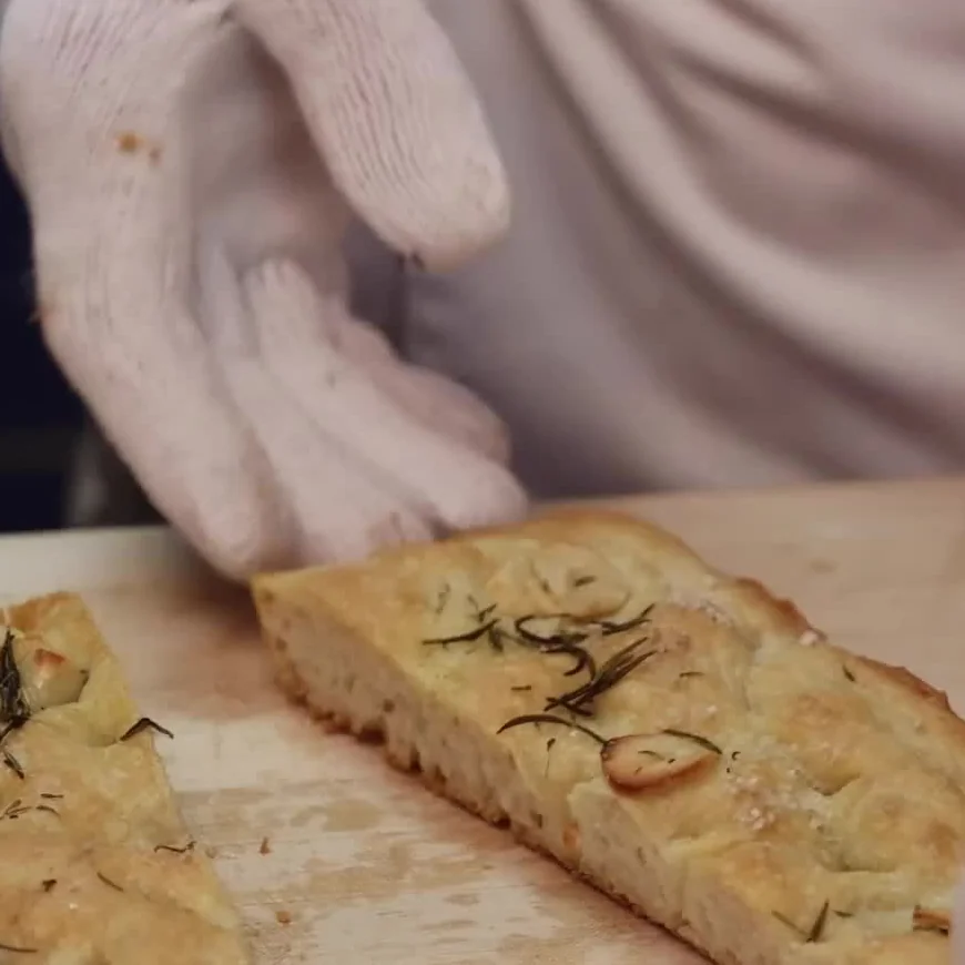 focaccia moelleuse et croustillante, plat fini
