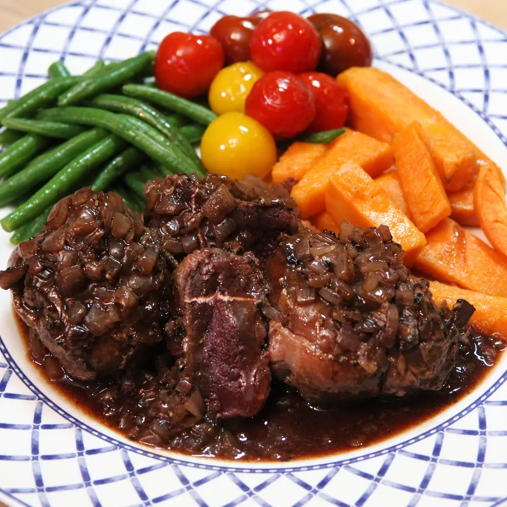 kangaroo medallions red wine sauce, finished dish