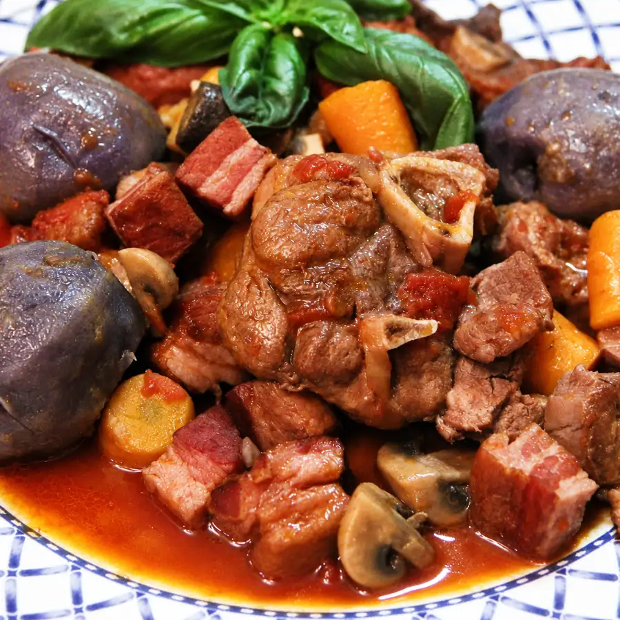 osso buco porc bourguignon vin rouge, plat fini