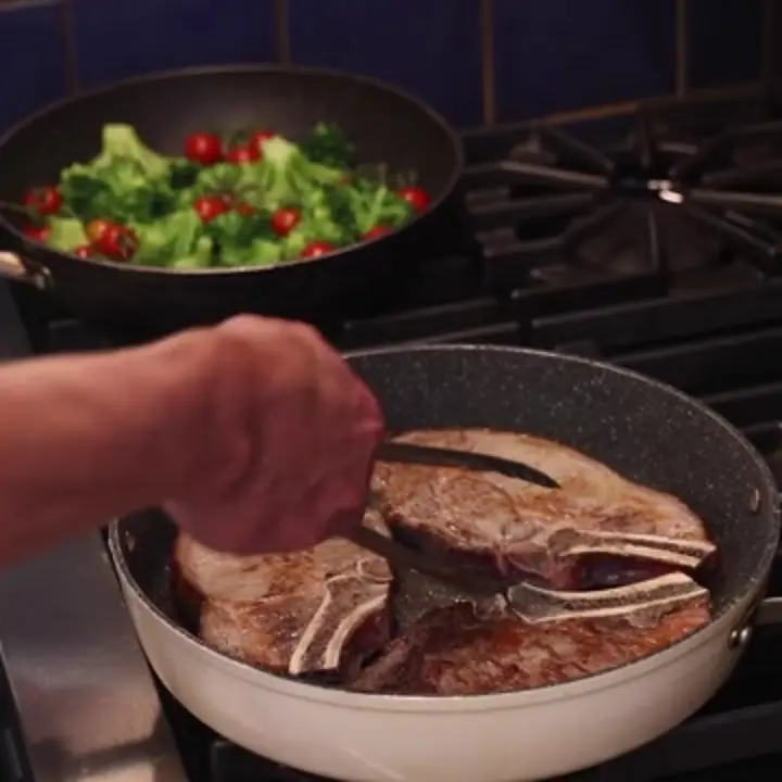 pan seared steak creamy vodka sauce, step 4