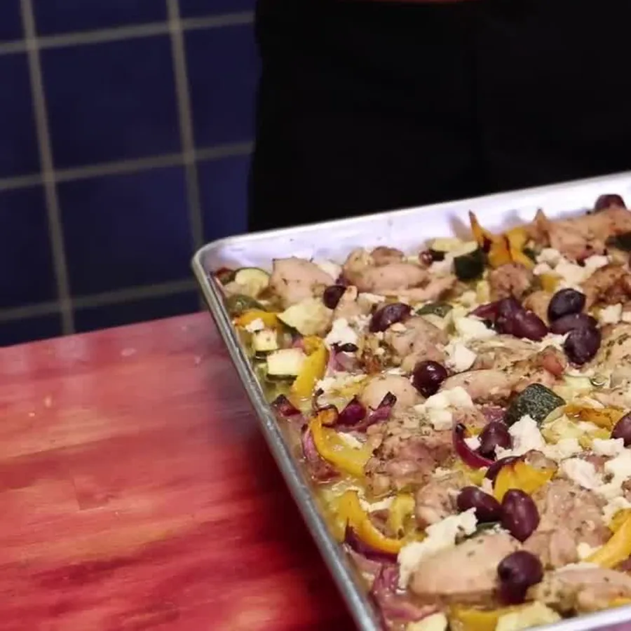 sheet pan greek chicken feta olives, plat fini