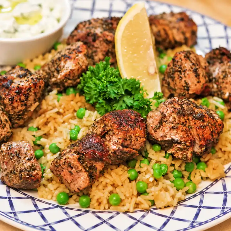 Souvlaki de porc grec facile avec riz et tzatziki