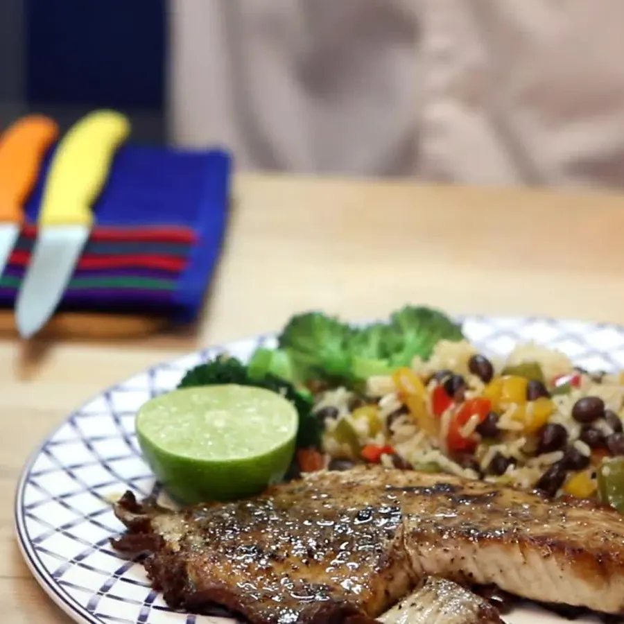 tilapia riz cubain haricots noirs, plat fini