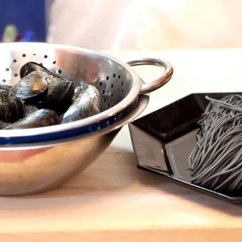 black capellini mussels garlic cream, ingredients
