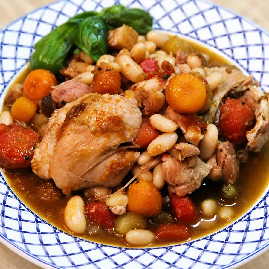 Chicken Cassoulet with White Beans, Bacon and Carrots