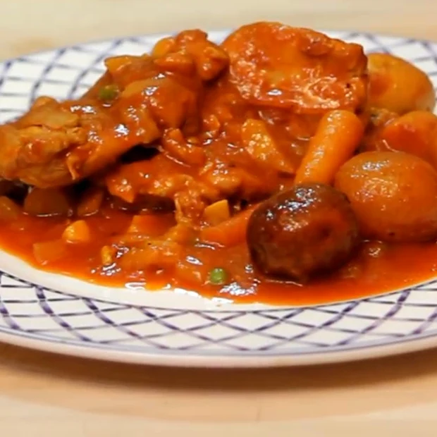 chicken stew potatoes carrots peas, finished dish