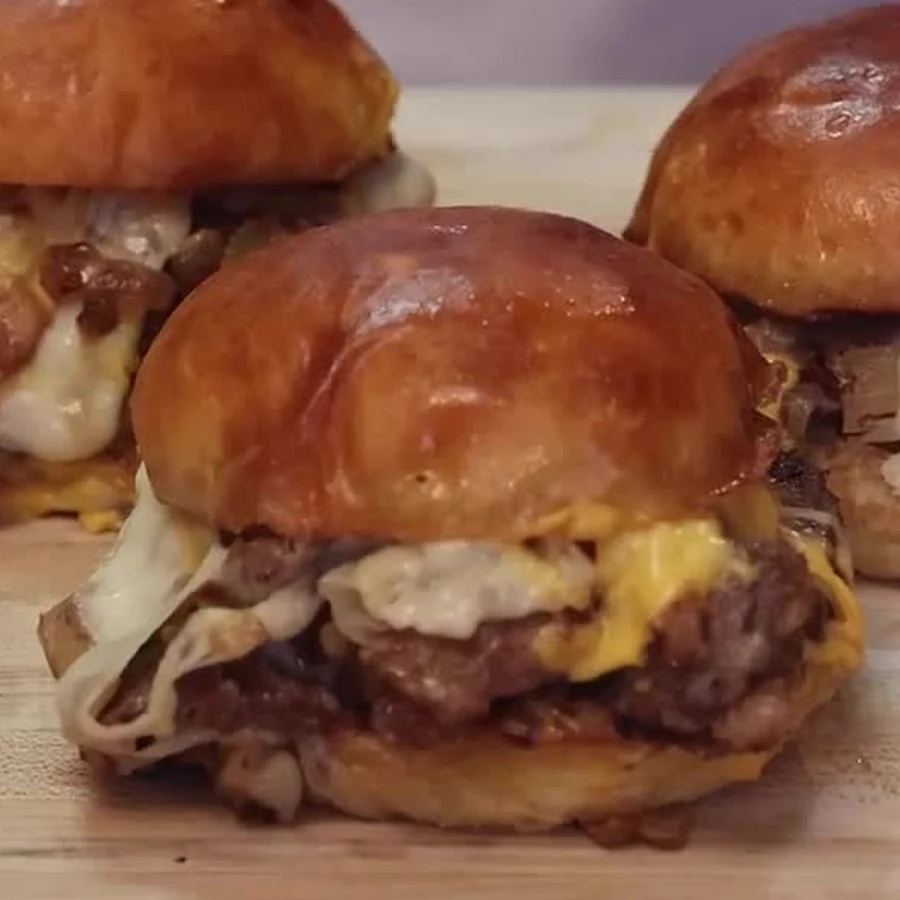 dumas cheese steak burger, finished dish