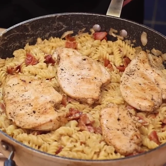 fusilli cremeux poulet bacon parmesan, plat fini