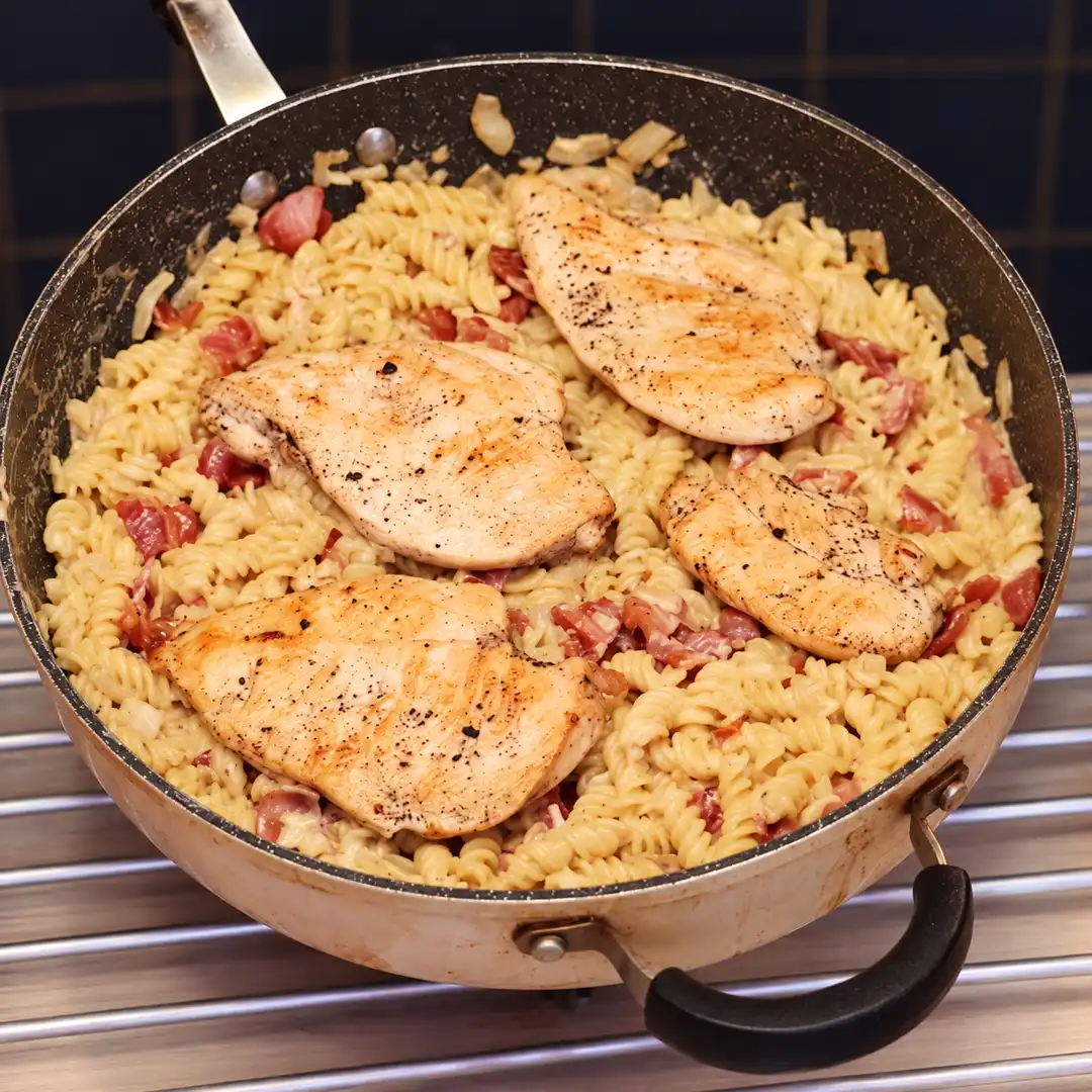 fusilli cremeux poulet bacon parmesan, plat fini