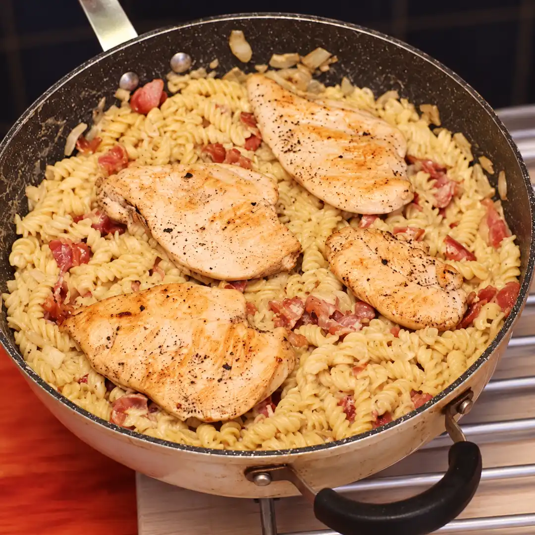 fusilli cremeux poulet bacon parmesan, plat fini