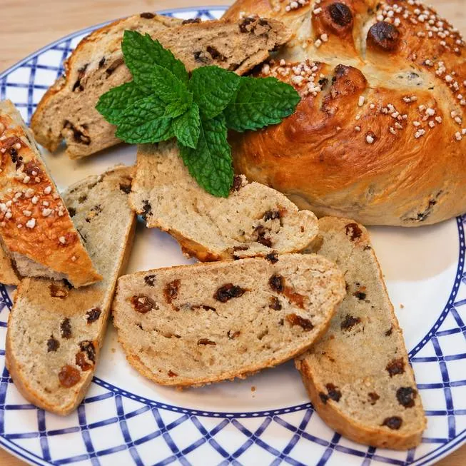 homemade cinnamon raisin bread, finished dish