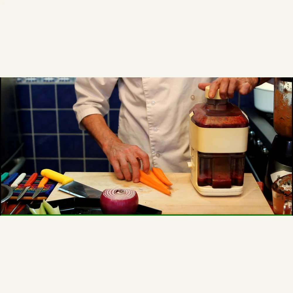 jus de legumes maison facon v8 tomate betterave et epinards, étape 4