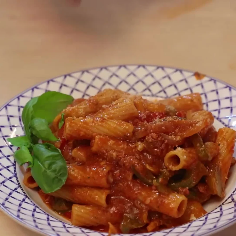 merguez rigatoni peppers basil, finished dish