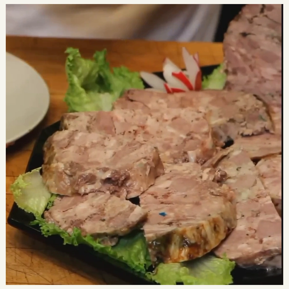 pate de canard en terrine au porc cognac et foie de canard, plat fini