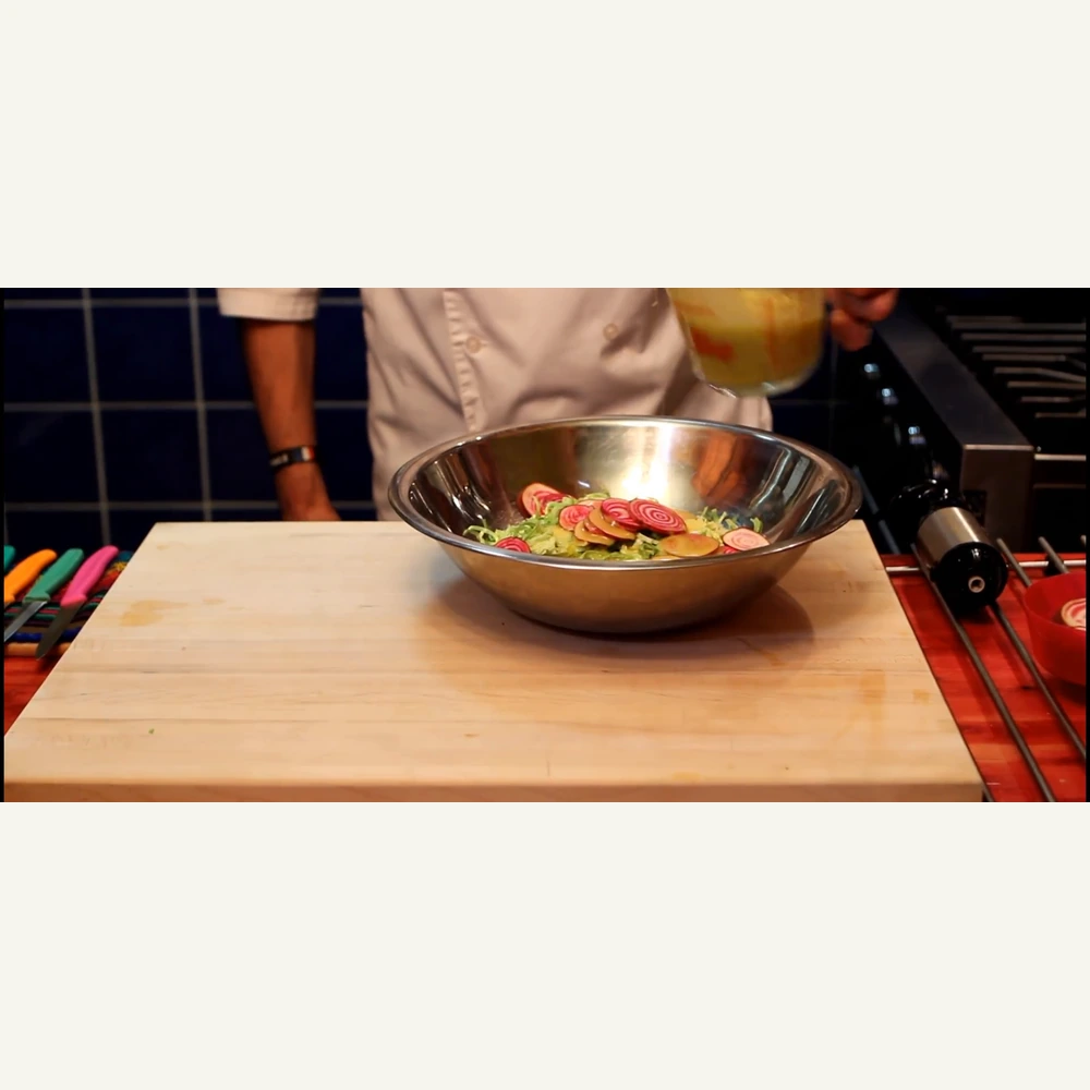 salade de choux de bruxelles crus et betterave chioggia au citron, étape 5