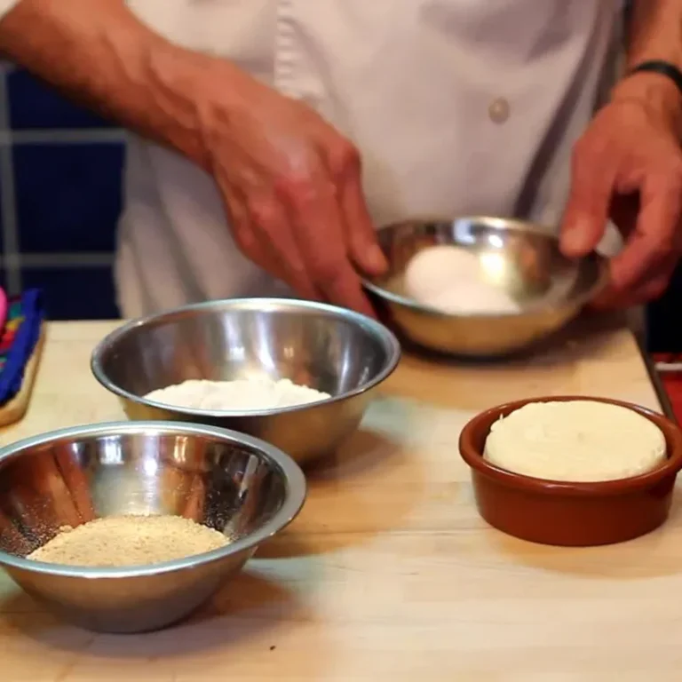 Salade de fromage pané chaud sur roquette