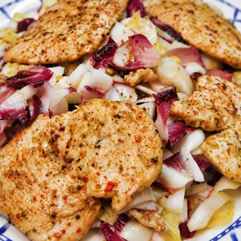 Salade repas aux endives, poulet et noix de Grenoble