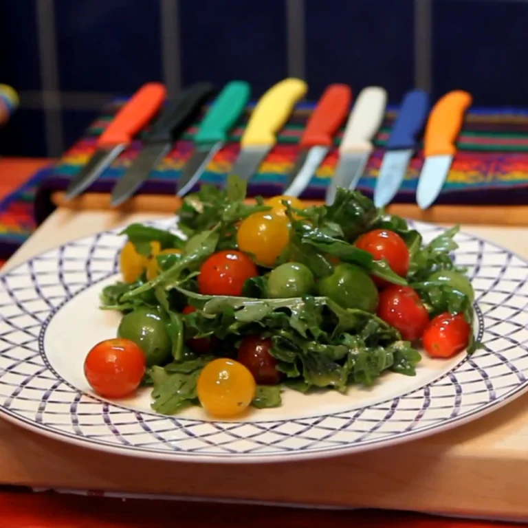 Salade de roquette et tomates cerises, vinaigrette citron menthe