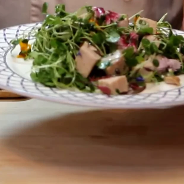 salade thon frais vinaigrette citron ail capres, plat fini