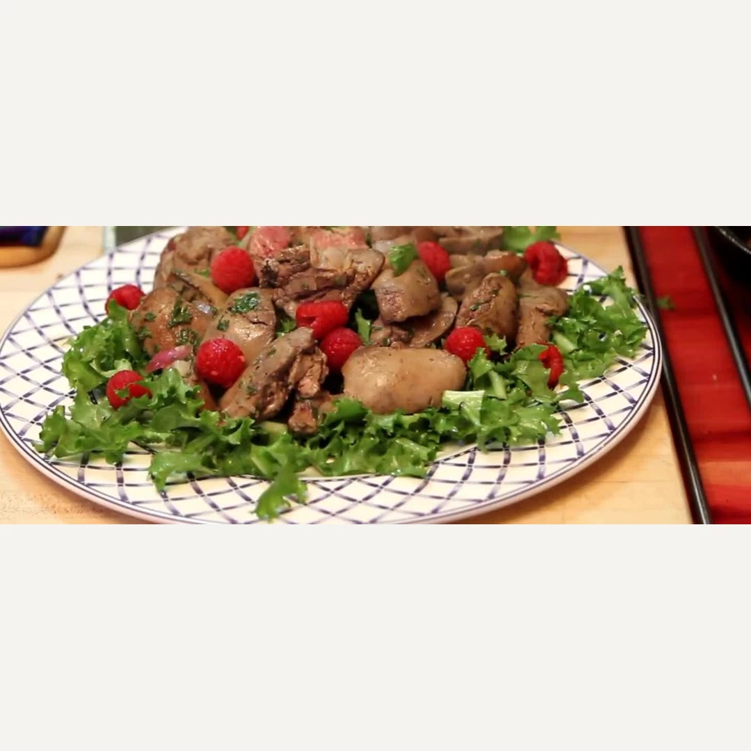 salade tiede foies volaille framboises, plat fini