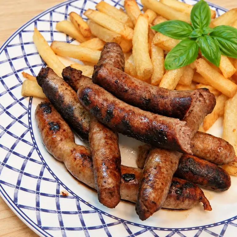 saucisses canard maison ail poivre, plat fini