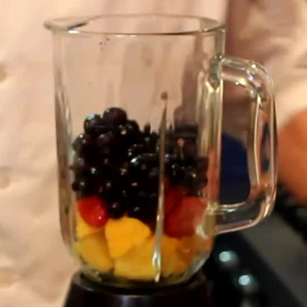 smoothie mauve bleuets mangue jus orange, &eacute;tape 1