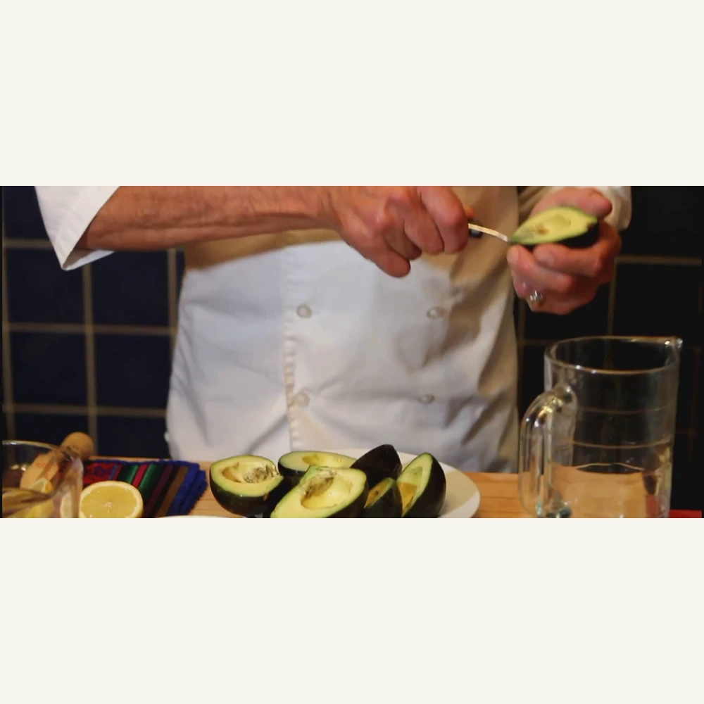 soupe froide davocat au citron et creme a la coriandre, étape 1