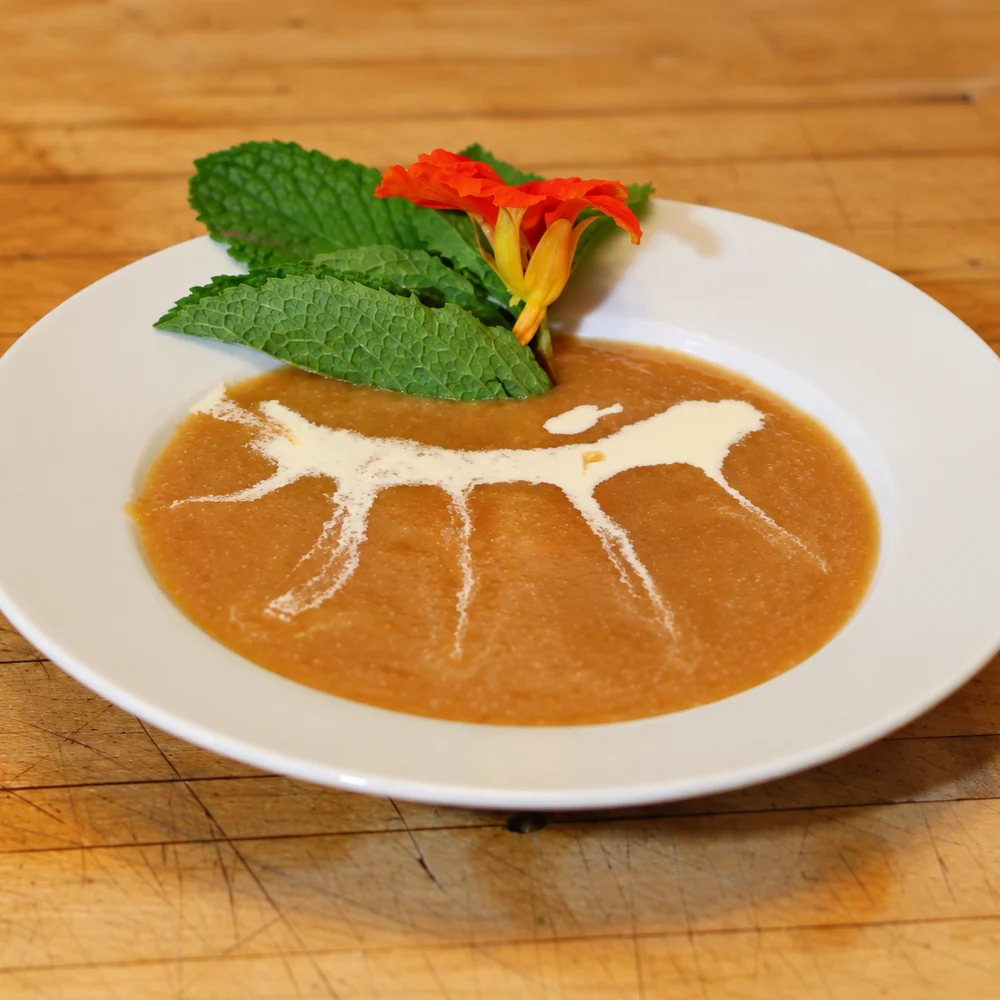soupe froide de melon au porto et a la creme, plat fini